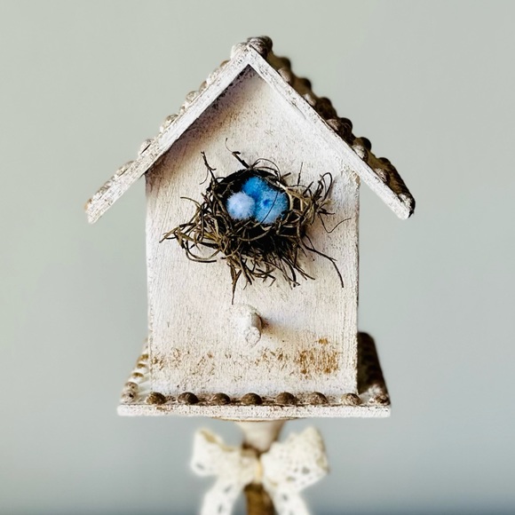 Distressed Handmade Spring Birdhouse - Picture 2 of 6